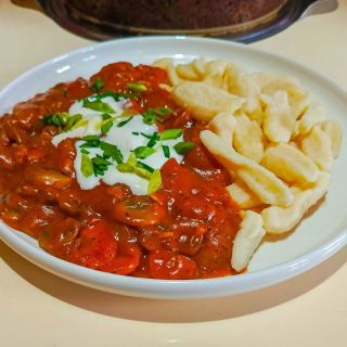 LÁSKA V PONDĚLÍ 🩷 SMETANOVO-ZELENINOVÁ POLÉVKA S POHANKOU, VEGANSKÝ BOURGVIGNON (BURGUNDSKÉ NA VÍNĚ) ZE ŽAMPIÓNÚ, NŮŽKOVÉ...