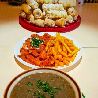LÉČIVÉ ÚTERÝ 🙏 9.12. 10-14 POLÉVKA ČOČKOVÁ S OPEČENÝM CHLEBEM, VEGAN STROGANOFF, HRANOLKY, ROSTLINNÝ DEZERT S ČAJEM...