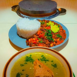 TVOŘIVÁ STŘEDA 🥰 17.12. HRÁŠKOVÝ KRÉM S ROSTL. SÝROVÝM TOUSTEM, VEGAN CHILLI SIN CARNE S JASMÍNOVOU RÝŽÍ, VEGANSKÝ DEZERT...